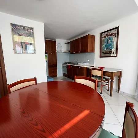 The Artist's Apartamento